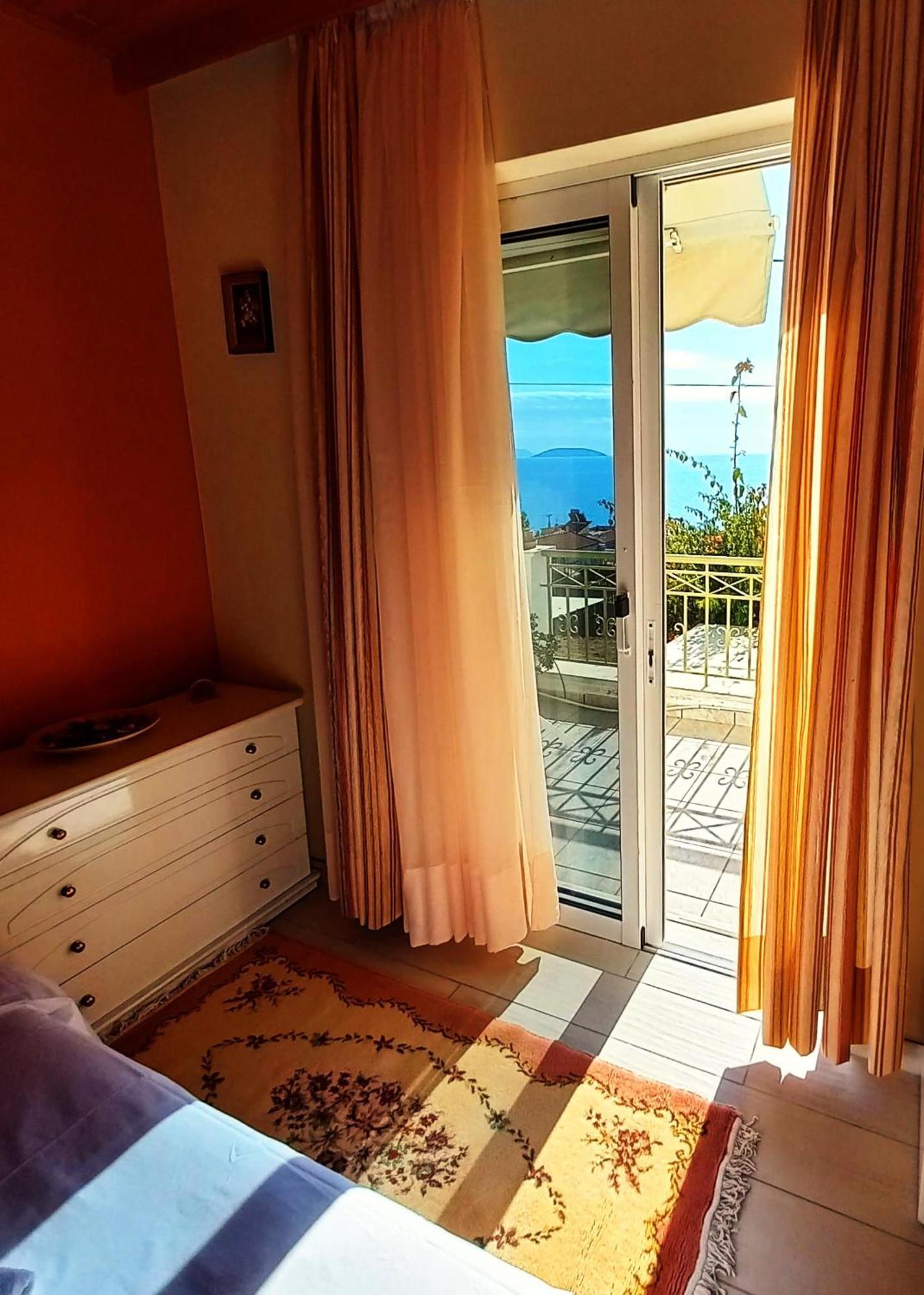 Villa "Eva" - Entire Beachfront Holiday Home - 4S Agia Marina  Extérieur photo